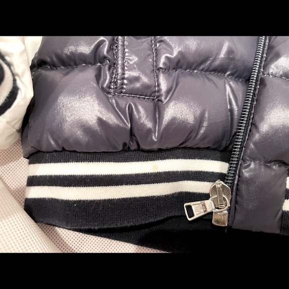 Moncler Bomber 2t with detachable hood+Duster bag+Hanger - Picture 13 of 14